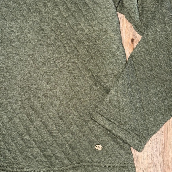 Legendary Whitetails • Cedar Cabin Quilted Sweater - Picture 5 of 9